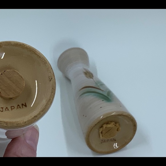 JAPAN SALT AND PEPPER SHAKERS - Picture 3 of 4